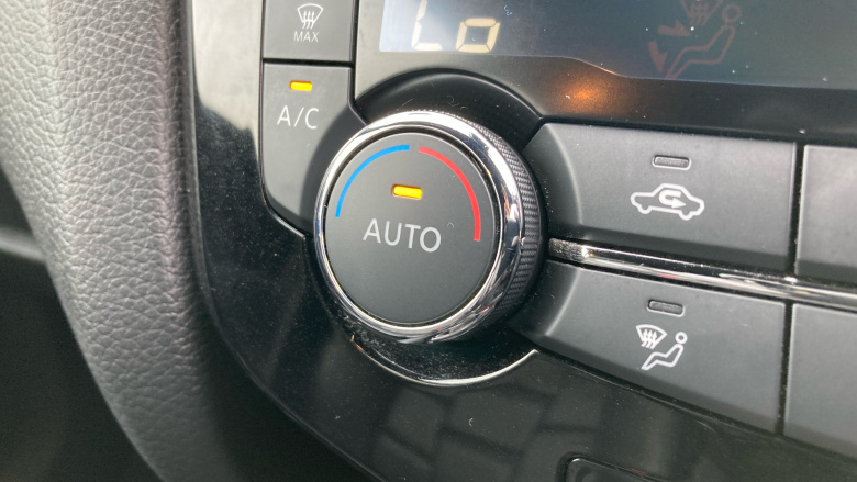 Nissan Qashqai 1.3 DiG-T 160 Tekna+ 5dr Petrol Hatchback